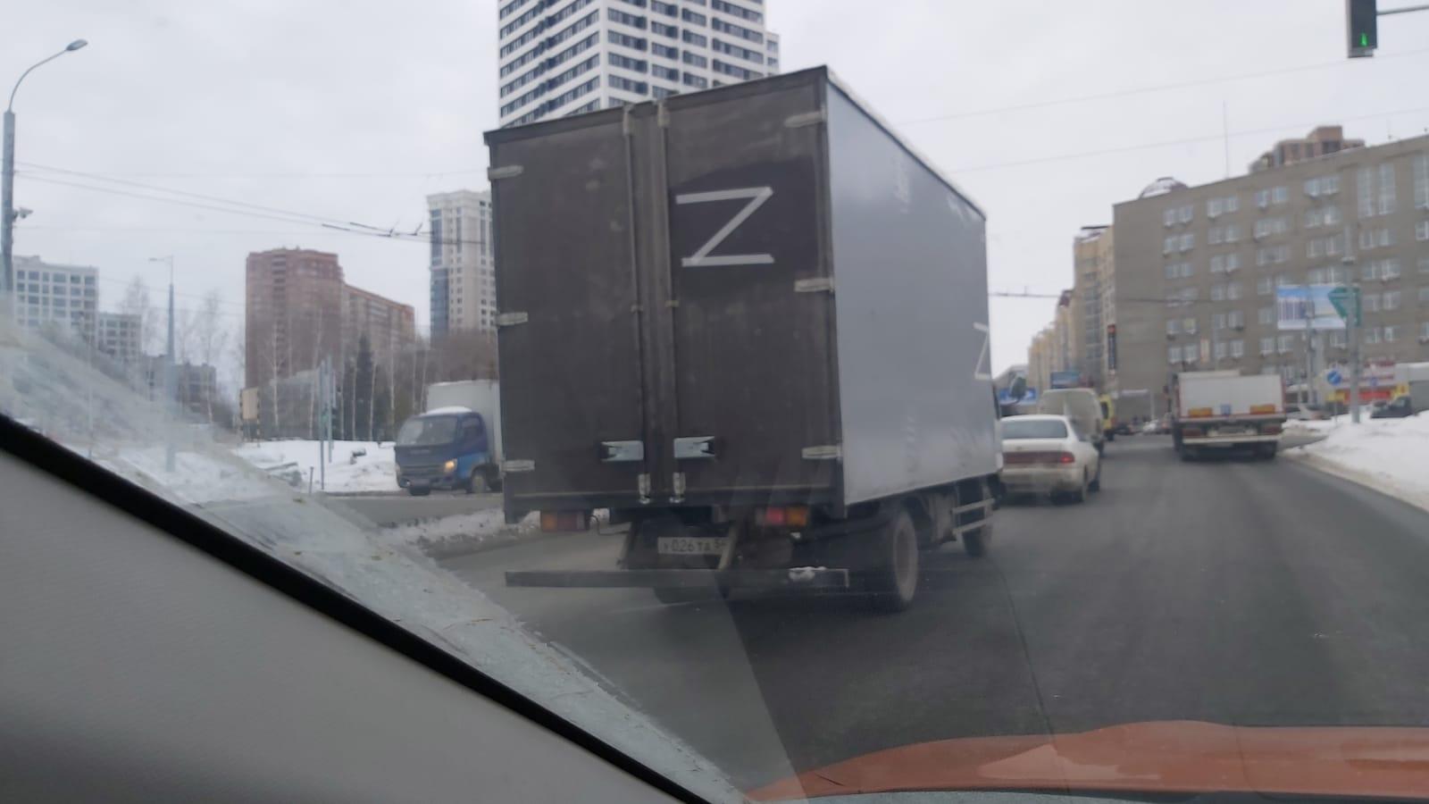 Фото В Новосибирске водители массово наносят знак Z на автомобили 4